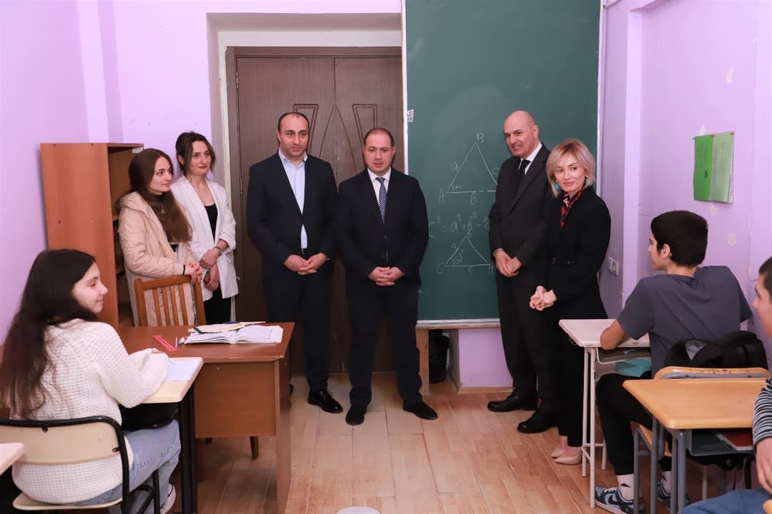 რუსლან აბაშიძემ აფხაზეთის №2 საჯარო სკოლის ინფრასტრუქტურა დაათვალიერა