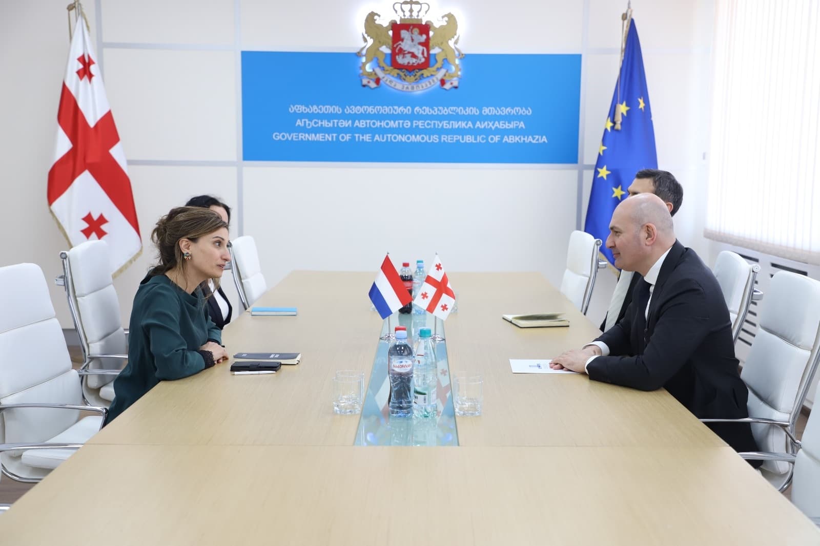 Frontnews image description