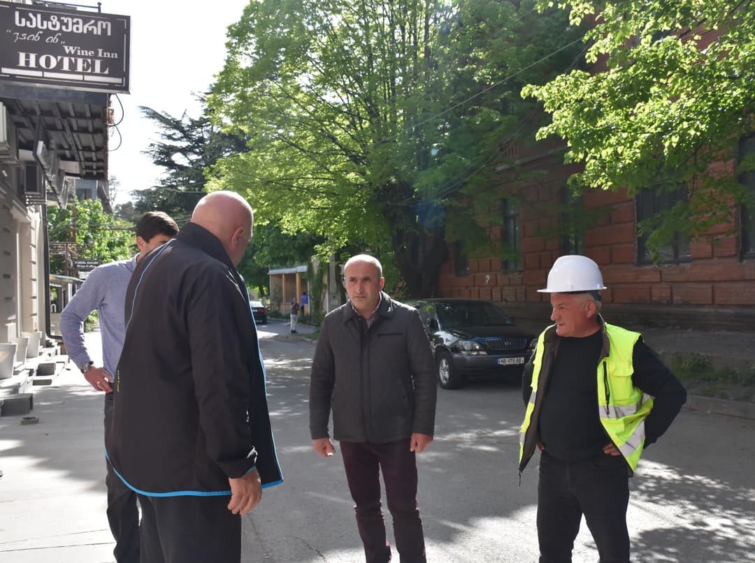 ბორჯომის მერმა “განახლებული რეგიონების“ ფარგლებში მიმდინარე ინფრასტრუქტურული პროექტები დაათვალიერა
