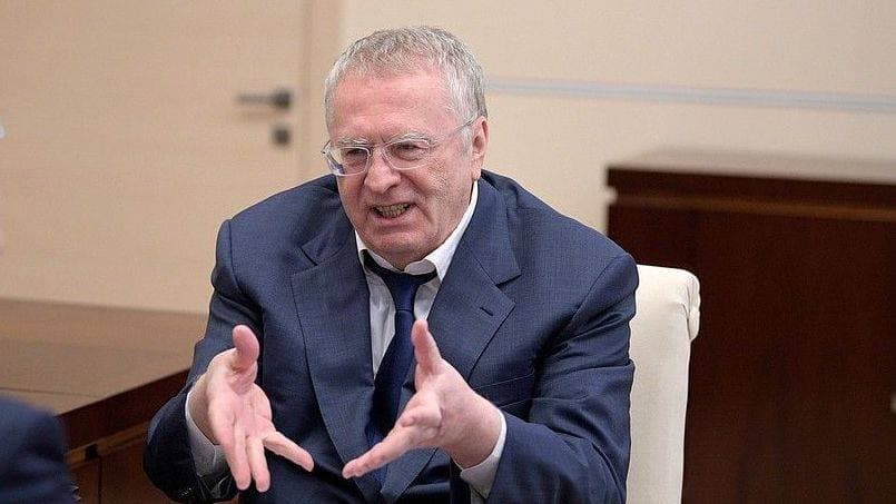 “სპუტნიკით“ 8-ჯერ აცრილი ჟირინოვსკი კორონავირუსის გამო საავადმყოფოში გადაიყვანეს