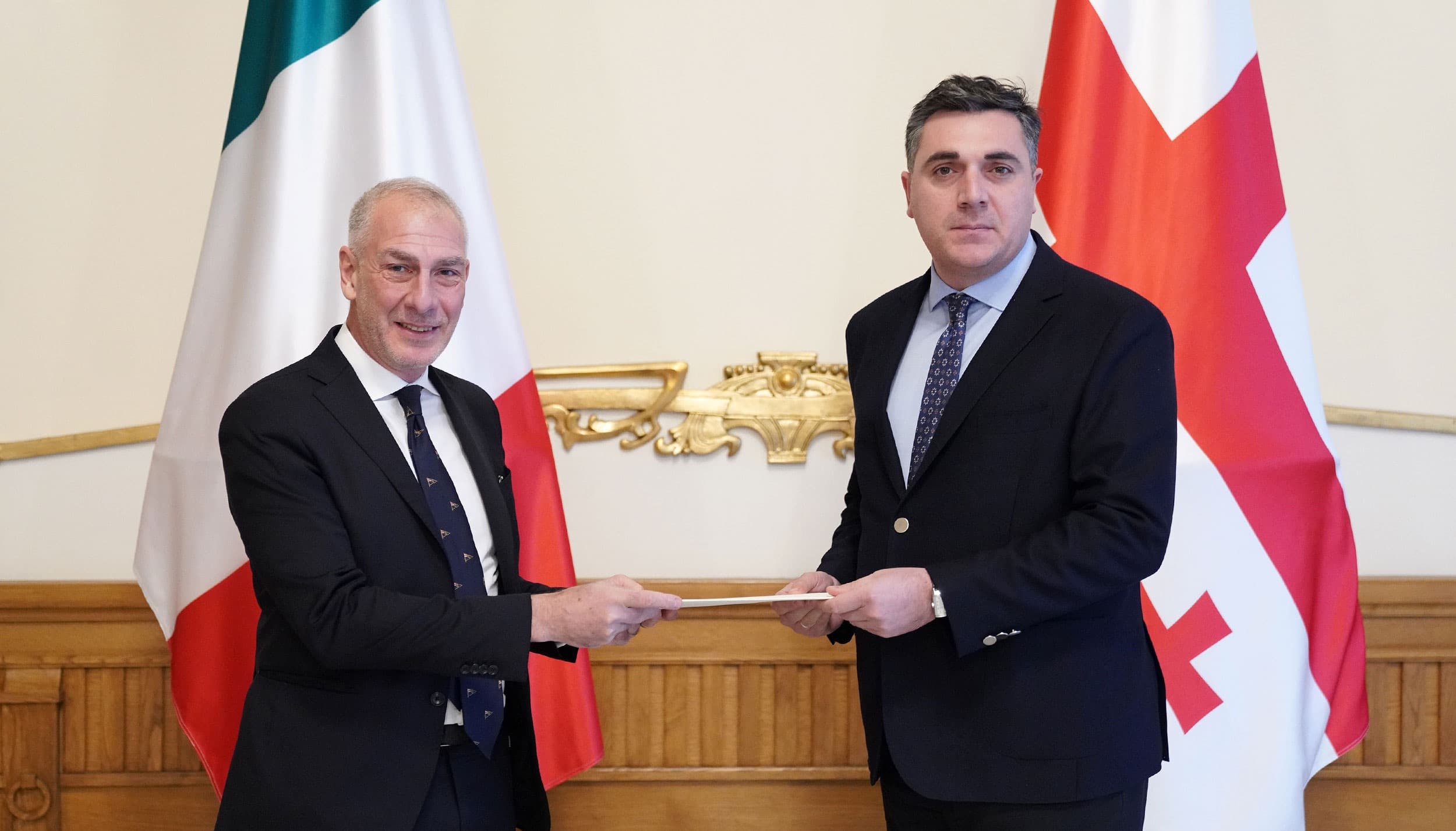 Frontnews image description