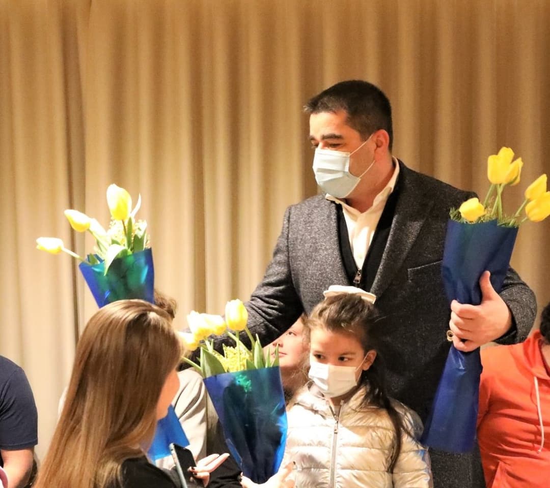 შალვა პაპუაშვილმა საქართველოში უკრაინაში ომის გამო დარჩენილ უკრაინის მოქალაქეებს ქალთა დღე მიულოცა