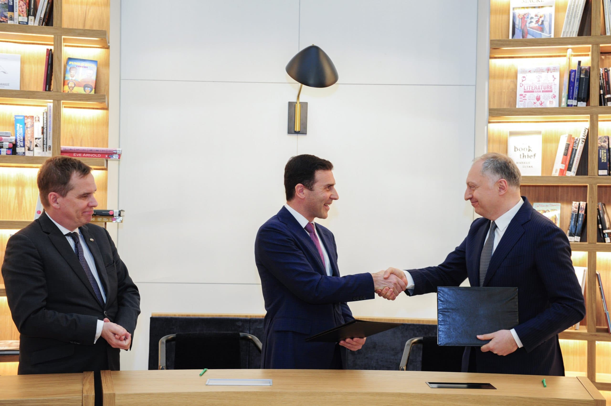 Frontnews image description