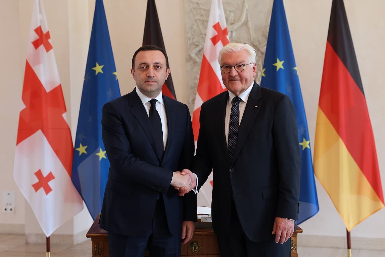 Frontnews image description