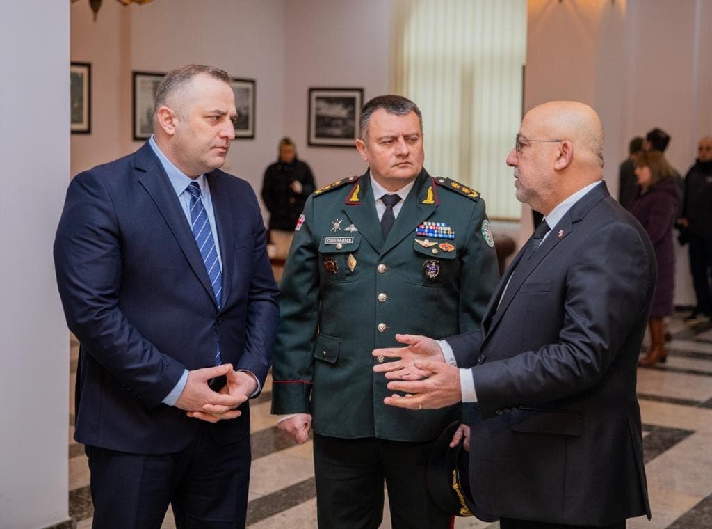 Frontnews image description