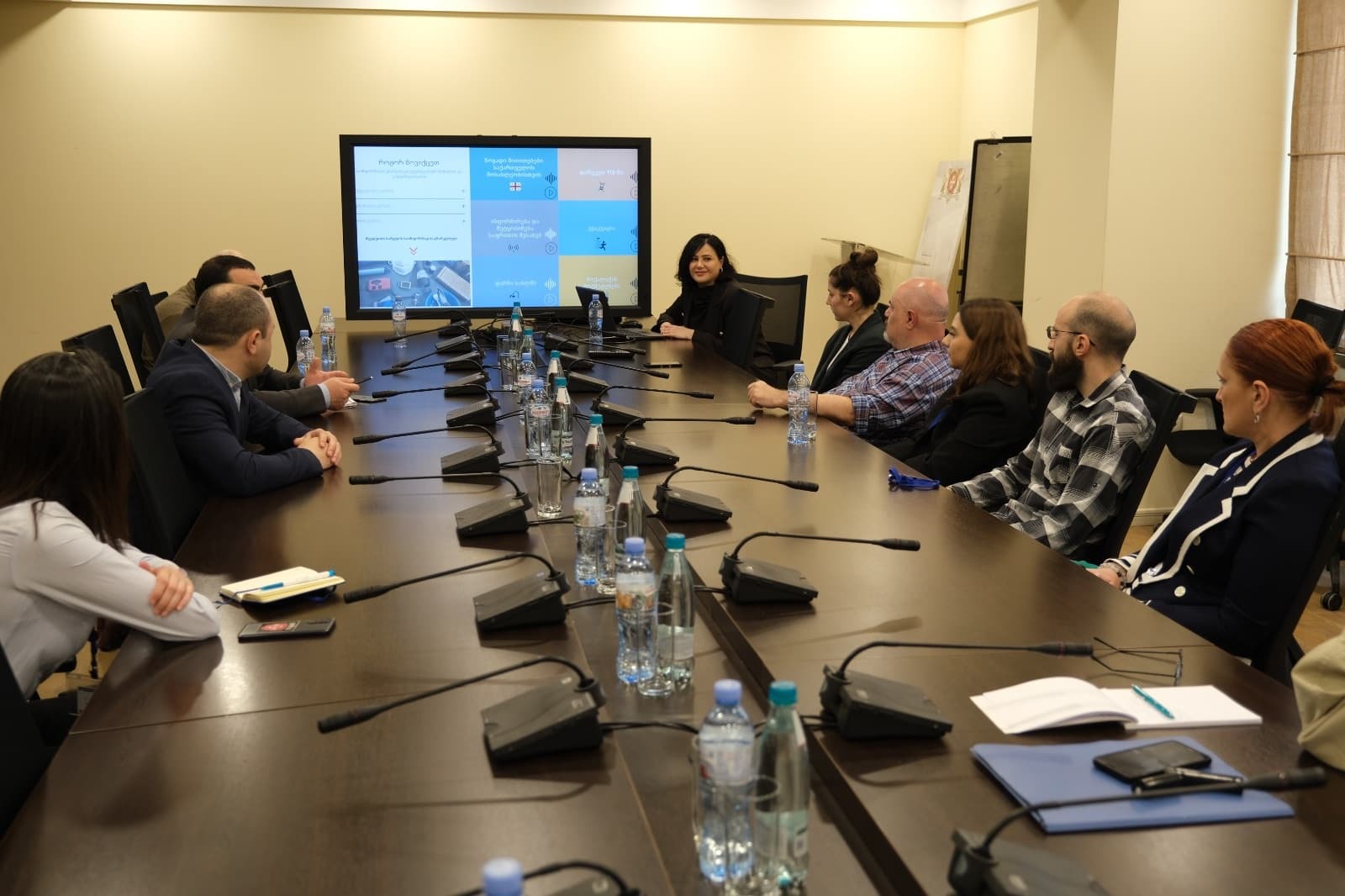 Frontnews image description