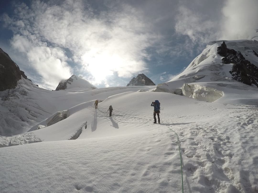 Rescuers searching foreign tourists on Ushba peak