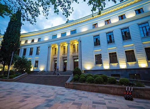 თსუ-ის რექტორის მოვალეობის შემსრულებლის კონკურსში მონაწილეობისთვის კომისიაში მხოლოდ ჯაბა სამუშიას განაცხადი შევიდა