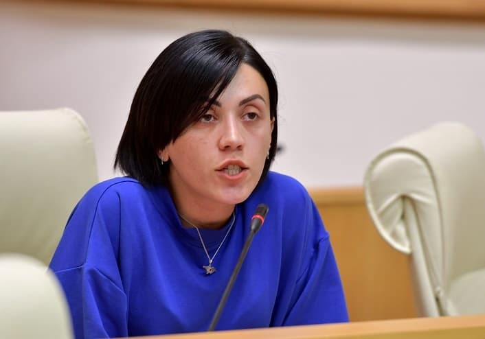 ანა წითლიძე – ერთობაზე გვამუნათებენ ადამიანები, რომლებიც პარლამენტში შევიდნენ, დაგვტოვეს მარტო მაშინ, როდესაც ციხეში გვყავდა პარტიის თავმჯდომარე