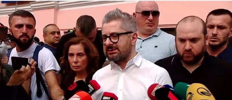 “არ გაბედოთ მიცვალებულის შეურაცხმყოფელი განცხადების გაკეთება, მხოლოდ გადადგომის განცხადება”