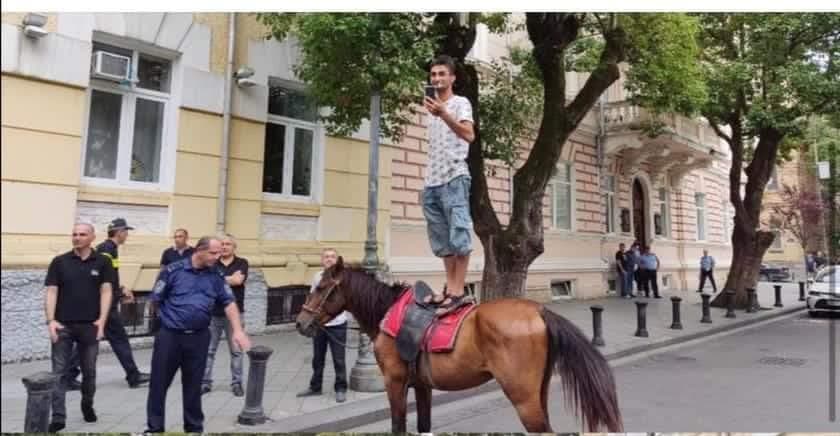 Frontnews image description