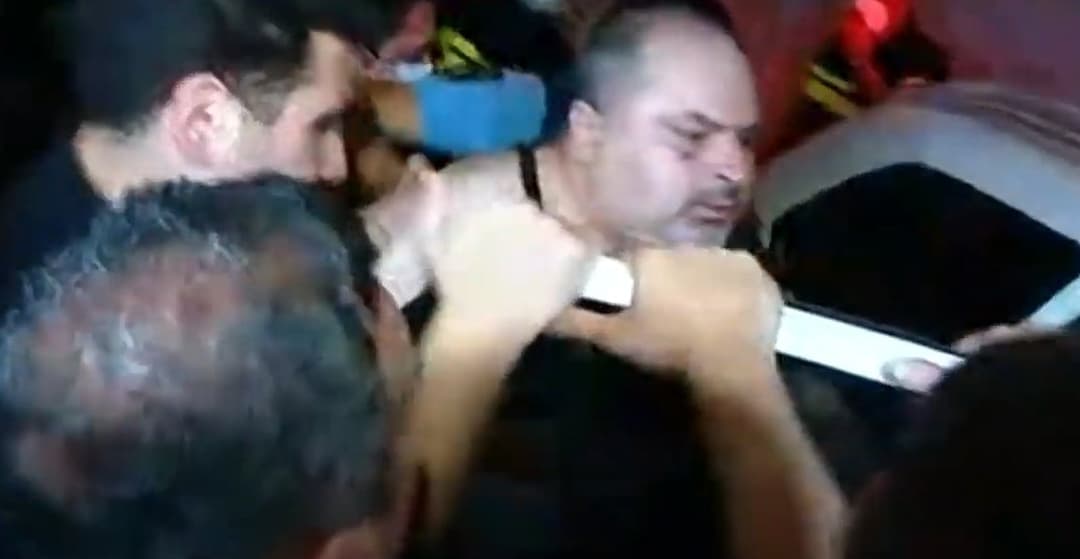 “ქართული ოცნების“ ოფისთან აქციაზე საქართველოს პირველი არხის წამყვანი ირაკლი აბსანძე დააკავეს