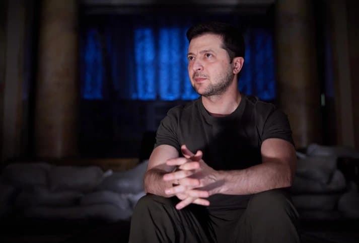 ვლადიმერ ზელენსკი – მე აქ ვარ, ჩემი გუნდი ჩემთან არის, ვრჩები კიევში, არ ვიმალები, არავის მეშინია