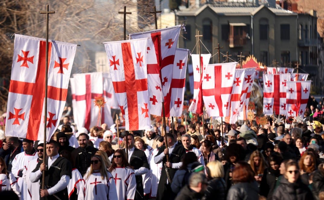 პრეზიდენტის ადმინისტრაციის წარმომადგენლებმა ალილოს მონაწილეებს საშობაო ტკბილეული გადასცეს