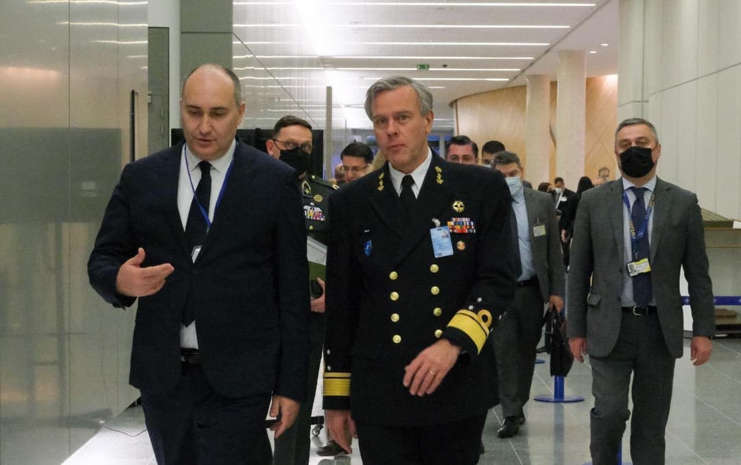 ჯუანშერ ბურჭულაძე ბრიუსელში ნატოს სამხედრო კომიტეტის თავმჯდომარეს შეხვდა