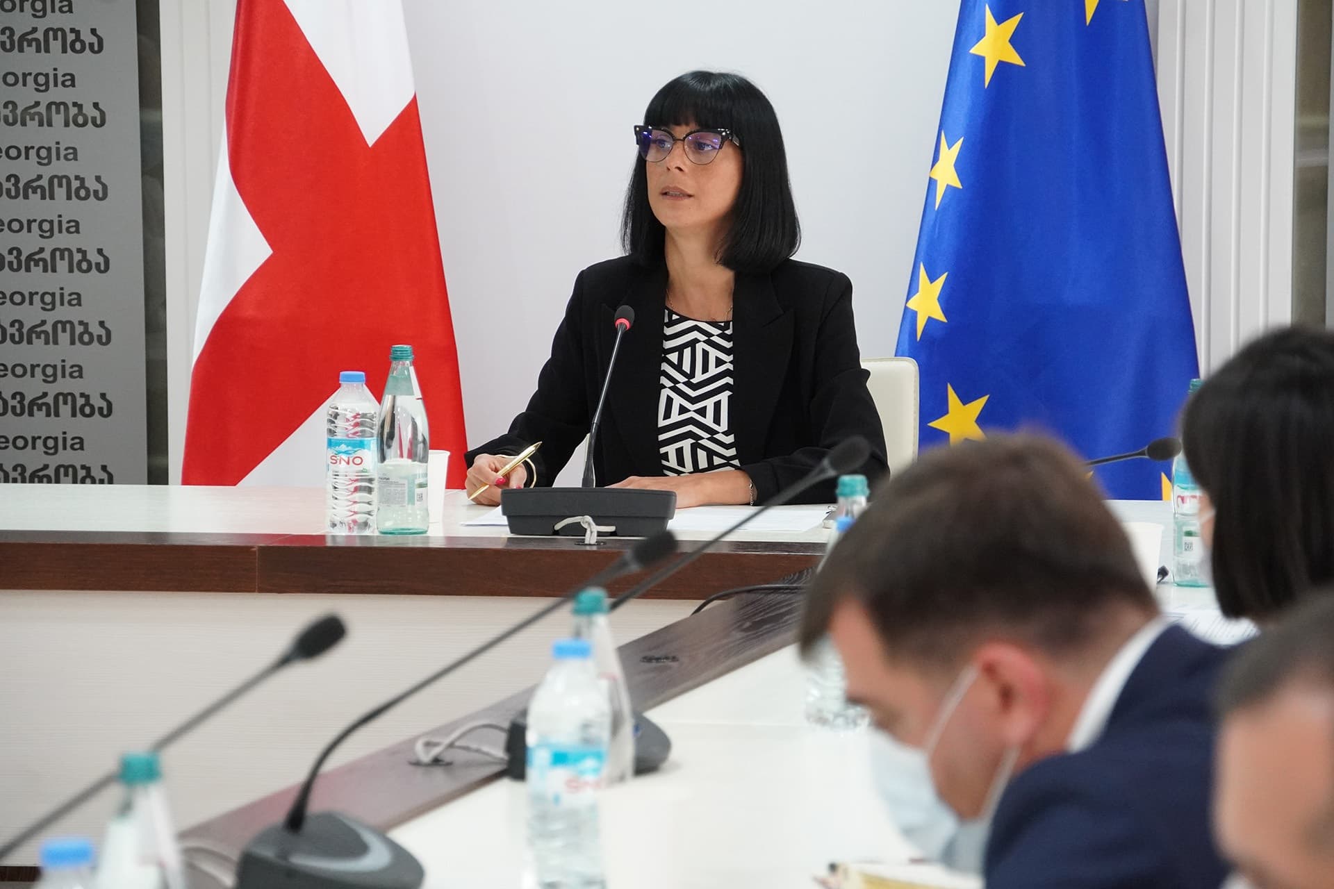 Frontnews image description