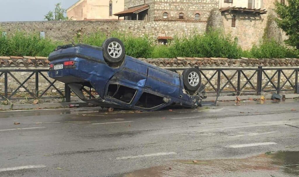 ძლიერმა ქარმა ახმეტის მუნიციპალიტეტი დააზარალა