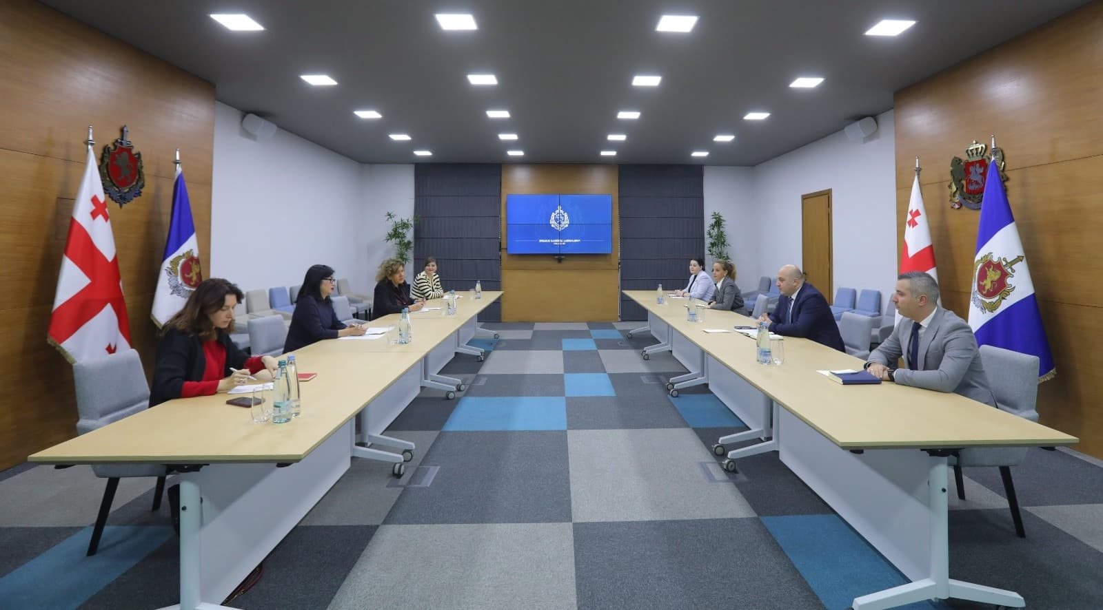 Frontnews image description