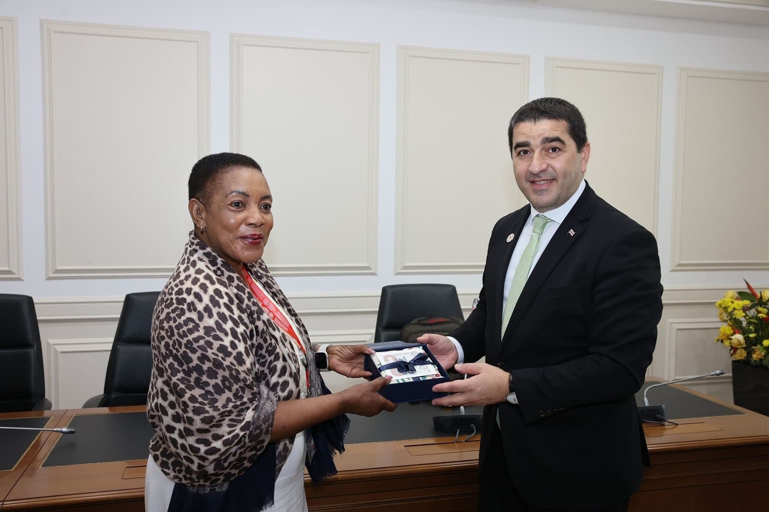 Frontnews image description