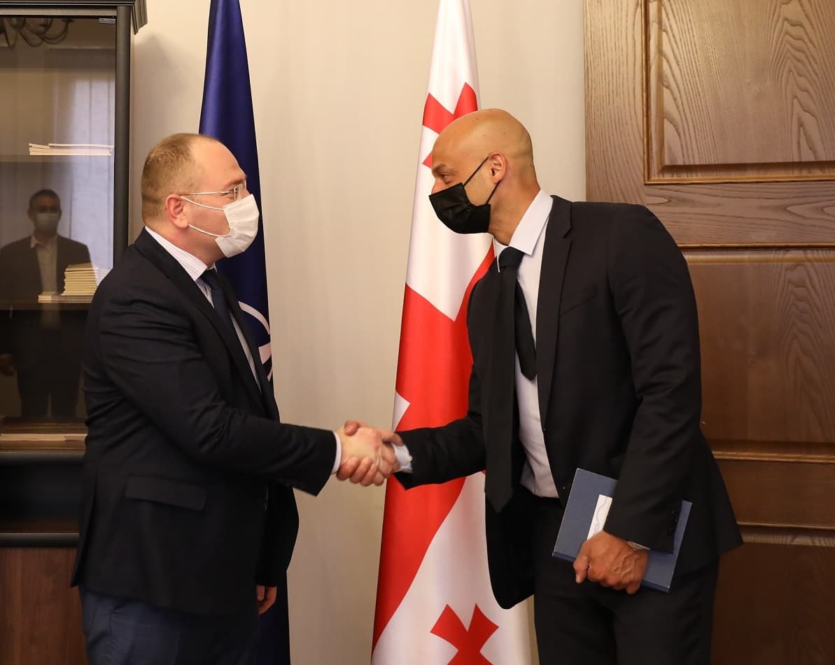 Frontnews image description