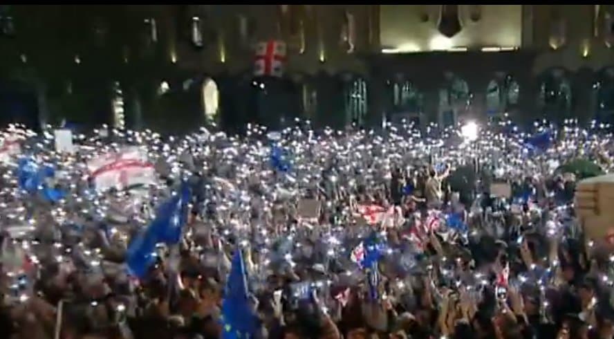 “ველოდებით ერთი საათის განმავლობაში “ქართული ოცნების” პოლიტიკურ განცხადებას, რომ ისინი ხედავენ ქართველი ხალხის პოლიტიკურ ნებას”