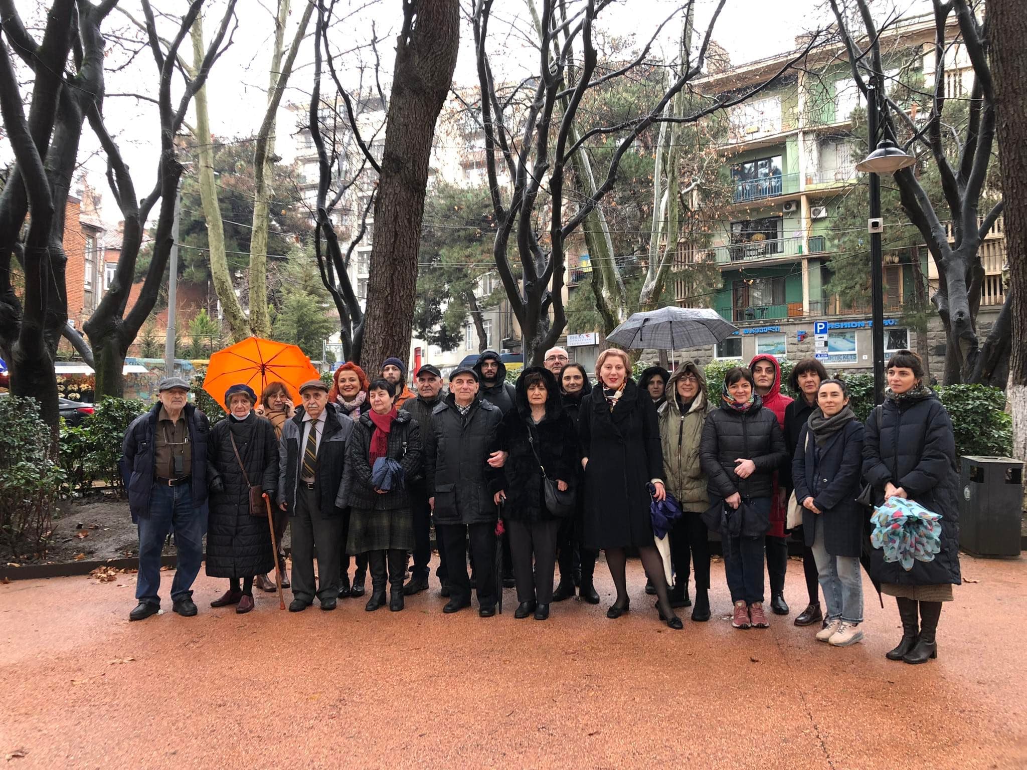 Frontnews image description