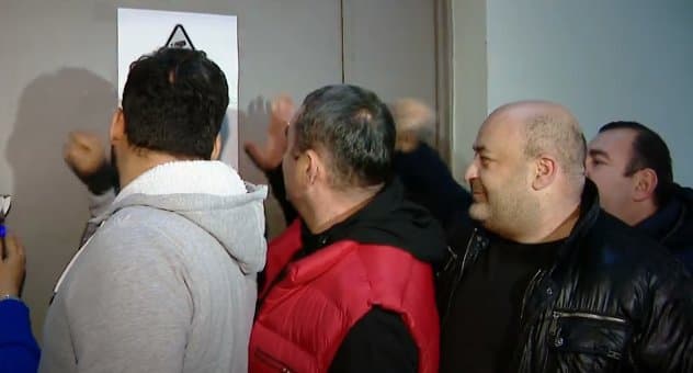 სასწრაფო დახმარების თანამშრომლები საპროტესტო აქციას მართავენ