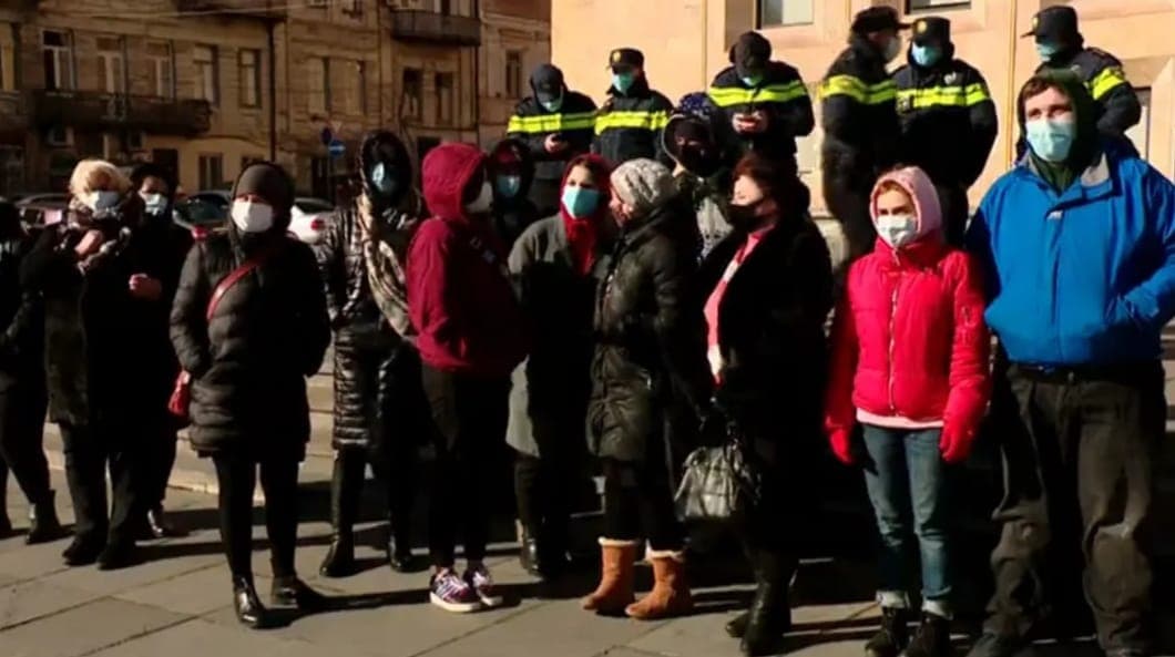 მთავრობის ადმინისტრაციასთან დევნილებმა საპროტესტო აქცია გამართეს