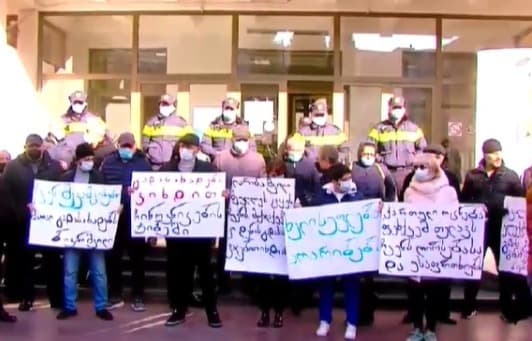 ნათია თურნავას გადადგომის მოთხოვნით საპროტესტო აქციები იმართება