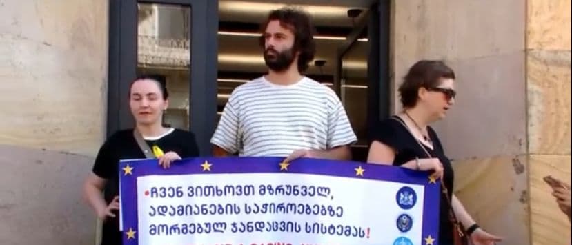 Frontnews image description