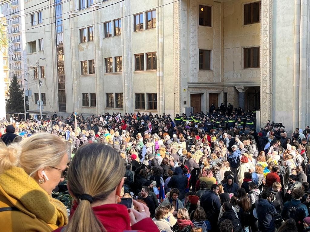 Frontnews image description