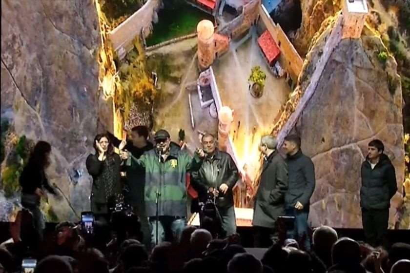 რესპუბლიკის მოედანზე აქციის მონაწილეებს ზაზა პაპუაშვილმა მოთხოვნები გააცნო