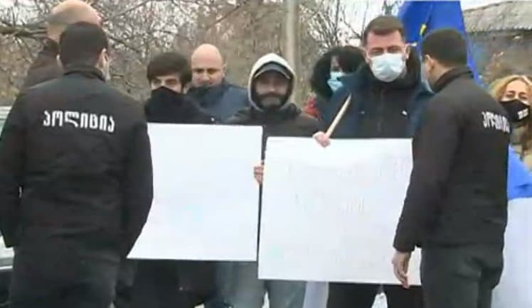 Frontnews image description