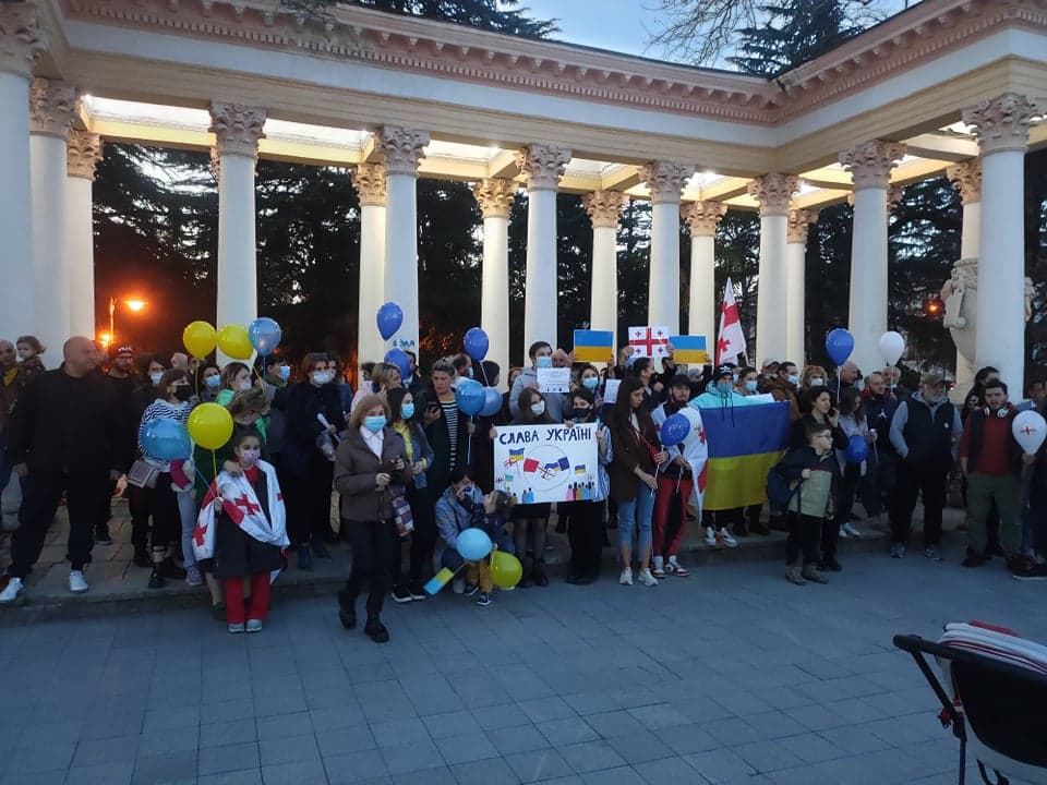 ქუთაისის ცენტრალურ მოედანზე უკრაინის სოლიდარობის აქცია გაიმართა