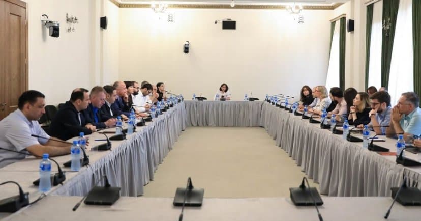 ევროკომისიის 12 პუნქტთან დაკავშირებით ოპოზიცია სამუშაო შეხვედრებს იწყებს