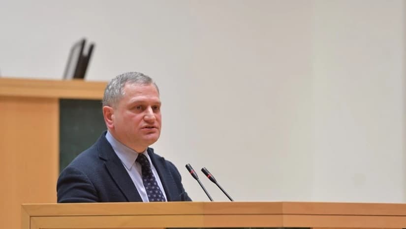 არმაზ ახვლედიანი – მივიღოთ ეს მოცემულობა, რომ ვეღარ ვახერხებთ არსებულით, გავერთიანდეთ, შევქმნათ პოლიტიკური დღის წესრიგი