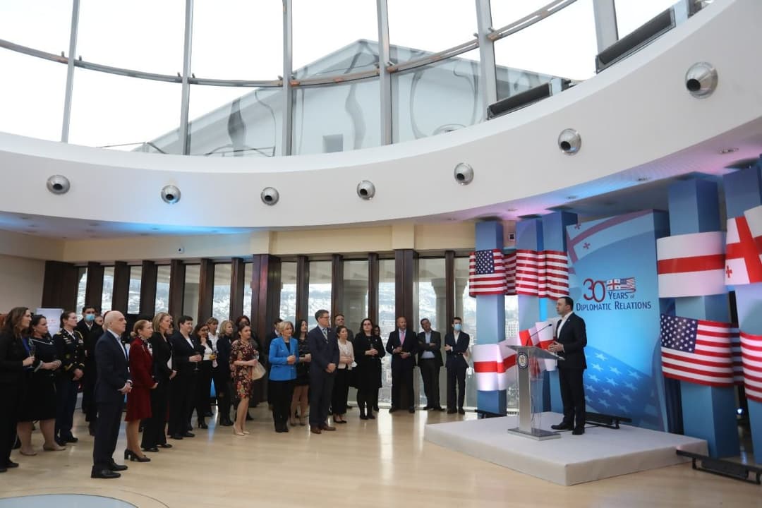 ირაკლი ღარიბაშვილი- ჩვენი ქვეყნისთვის, რომელმაც თავად გადაიტანა რუსეთის თავდასხმა 2008 წელს და რომლის ტერიტორიის 20% დღემდე ოკუპირებულია, მშვიდობას არ აქვს ალტერნატივა