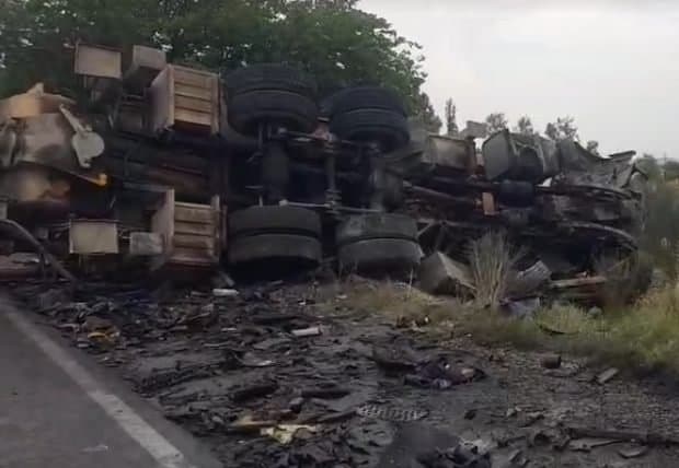 კახეთის გზატკეცილზე ორი სატვირთოს შეჯახების შედეგად ერთი ადამიანი დაიღუპა