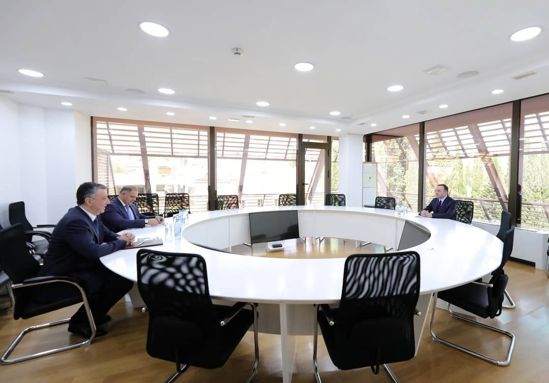 ირაკლი ღარიბაშვილი აზერბაიჯანის ელჩს შეხვდა