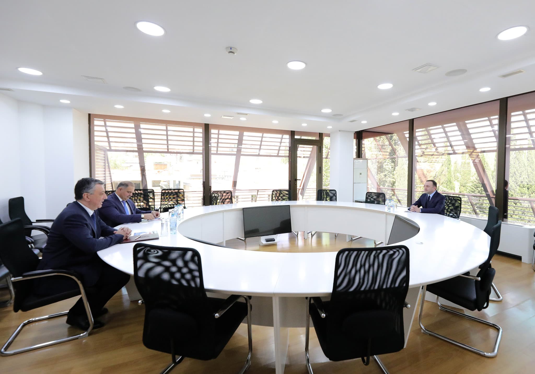 Frontnews image description