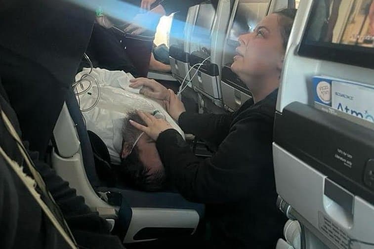 თელ-ავივი-პარიზის რეისზე ქართველმა ექიმმა მგზავრი გადაარჩინა