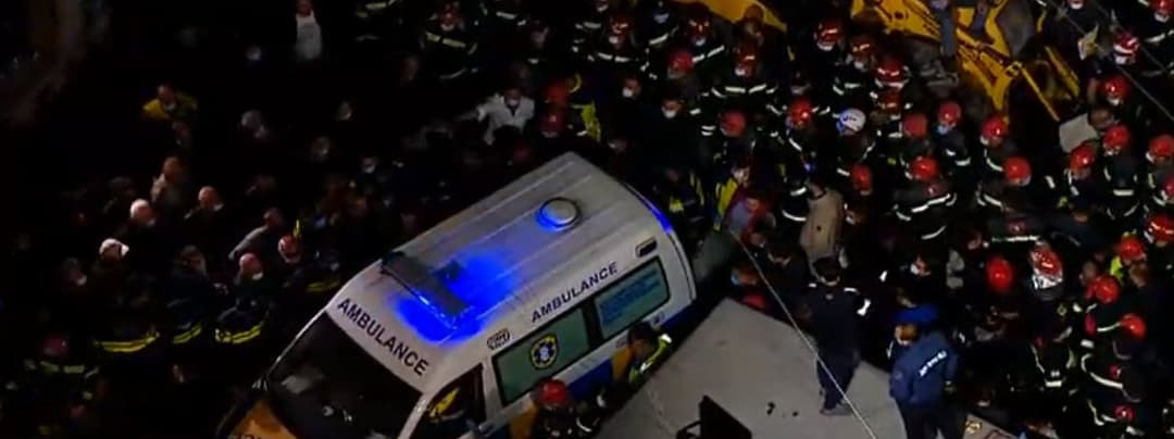 ნანგრევებიდან მამაკაცი ამოიყვანეს