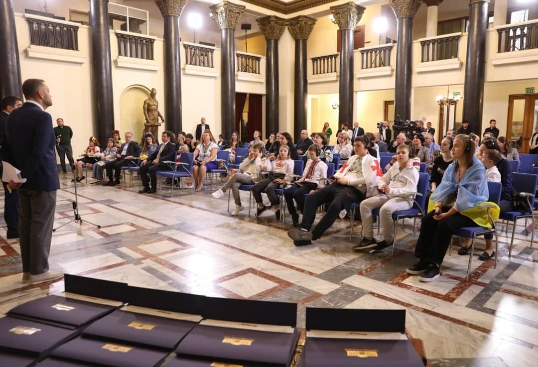Georgian MPs host Ukrainian children, pledge support for Ukraine