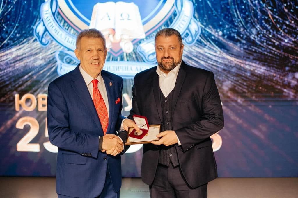 ოდესის იურიდიული აკადემიის პრეზიდენტმა თორნიკე ბერეკაშვილი სამახსოვრო მედლით დააჯილდოვა