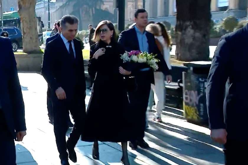 ბიძინა ივანიშვილმა კომპოზიტორ ვაჟა აზარაშვილის ოჯახის წევრებს მიუსამძიმრა