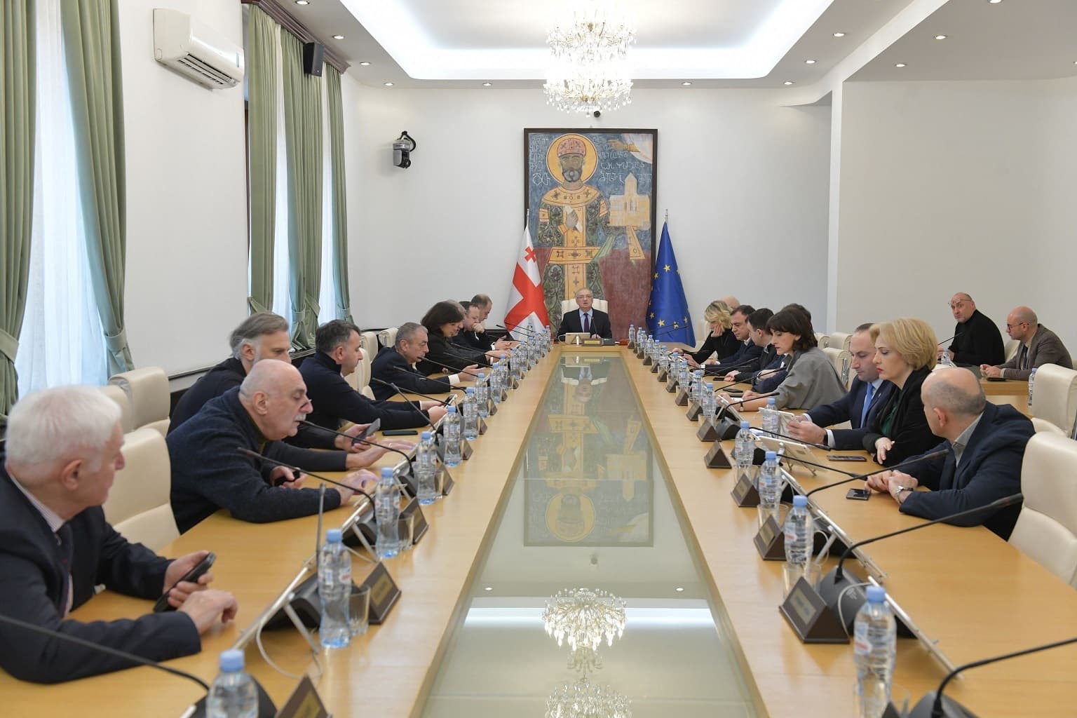 Frontnews image description