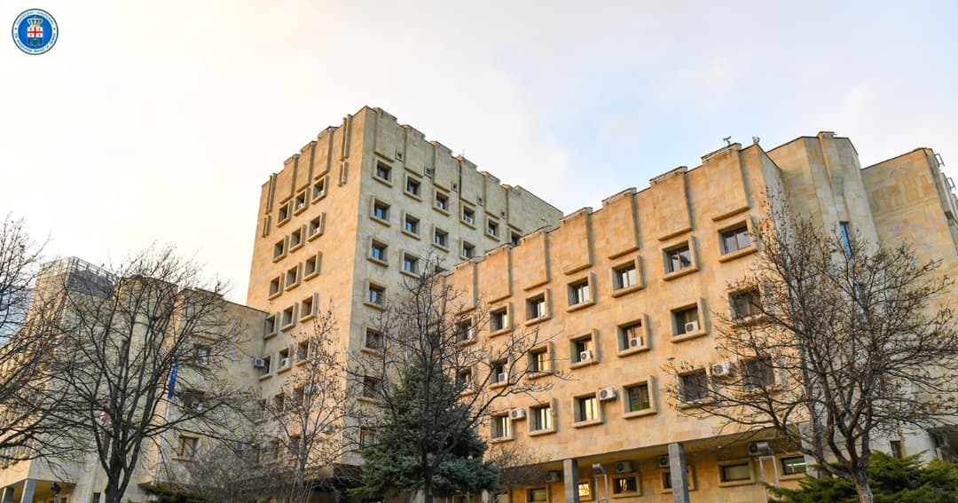 პროკურატურამ ცეცხლსასროლი იარაღის და საბრძოლო მასალის მართლსაწინააღმდეგო შეძენა, შენახვა და ტარების ფაქტზე ერთ პირს ბრალდება წარუდგინა