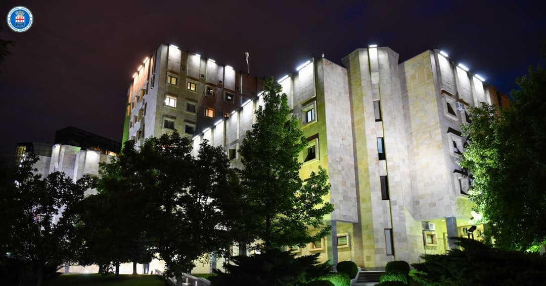 პროკურატურამ განსაკუთრებით დიდი ოდენობით ქრთამის აღების ფაქტზე სამ პირს და ქრთამის მიცემისთვის ორ პირს ბრალდება წარუდგინა