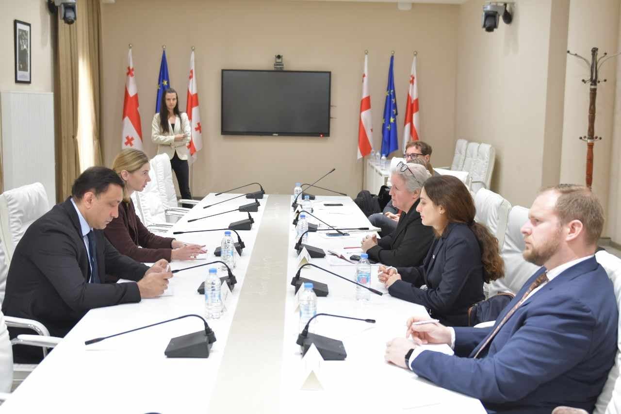 Frontnews image description