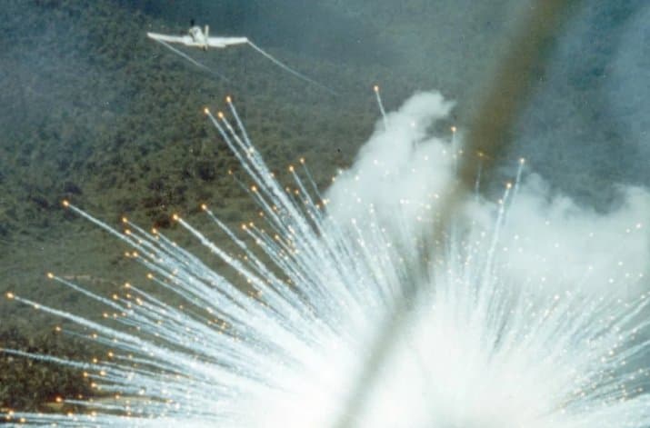 უკრაინის გენშტაბი – ოკუპანტებმა ხარკოვის მახლობლად სოფელი ფოსფორის საბრძოლო მასალით დაბომბეს